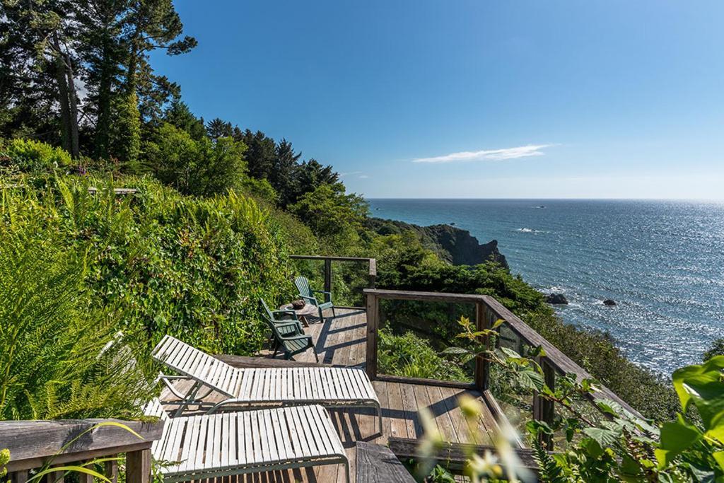 Turtle Rocks Oceanfront Inn ตรินิแดด ภายนอก รูปภาพ